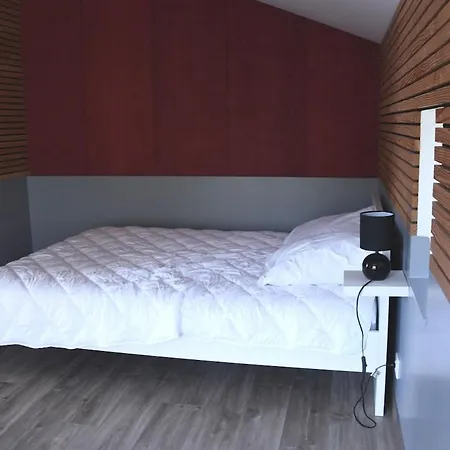 De L'ancienne Ecole, 24 Personnes *