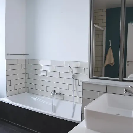 De L'ancienne Ecole, 24 Personnes *