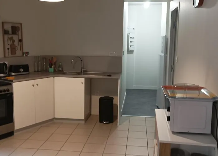 De L'ancienne Ecole, 24 Personnes