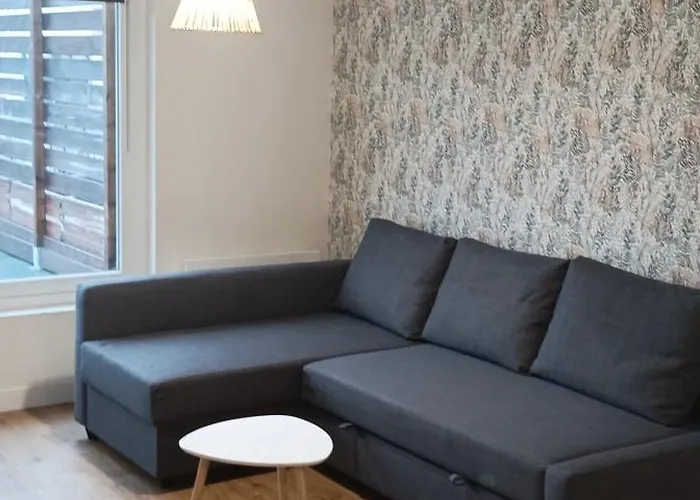 De L'ancienne Ecole, 24 Personnes