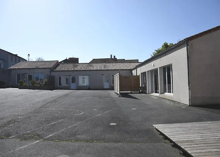 Feriehus De L'ancienne Ecole, 24 Personnes Les Châtelliers-Châteaumur