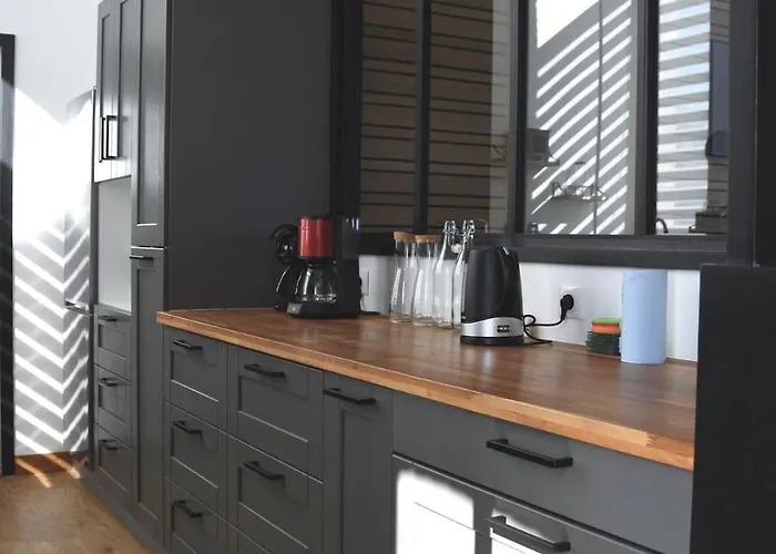 De L'ancienne Ecole, 24 Personnes