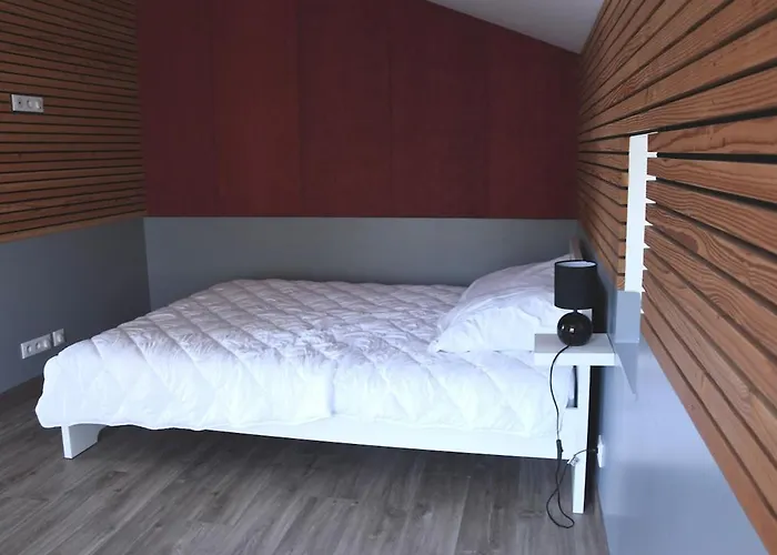 De L'ancienne Ecole, 24 Personnes *