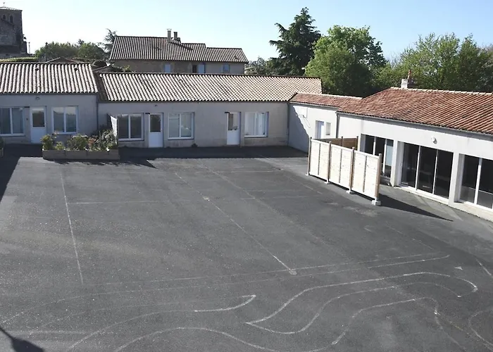 Feriehus De L'ancienne Ecole, 24 Personnes Les Châtelliers-Châteaumur