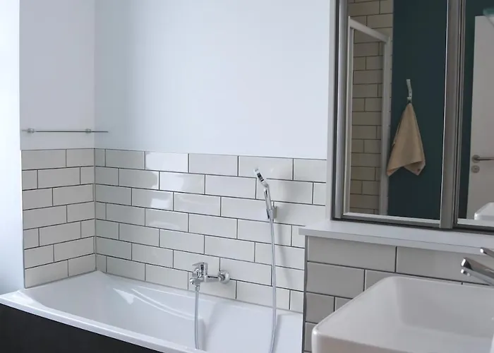 De L'ancienne Ecole, 24 Personnes *